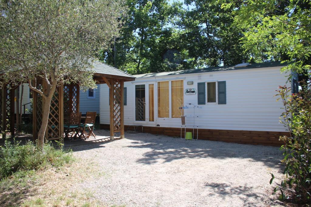 Camping Saint Lazare Hotell Aups Exteriör bild